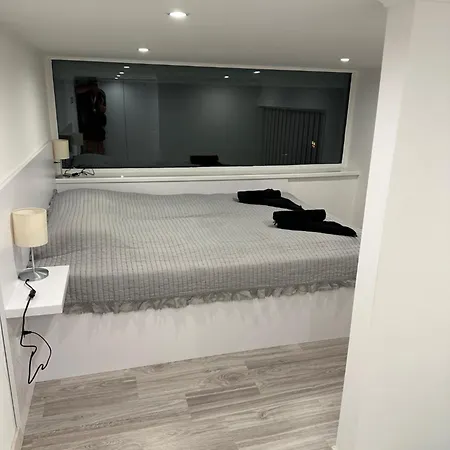 Black And White In Apartmán